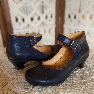 Brako Dark Blue Heels W/ Intricate Lace Details